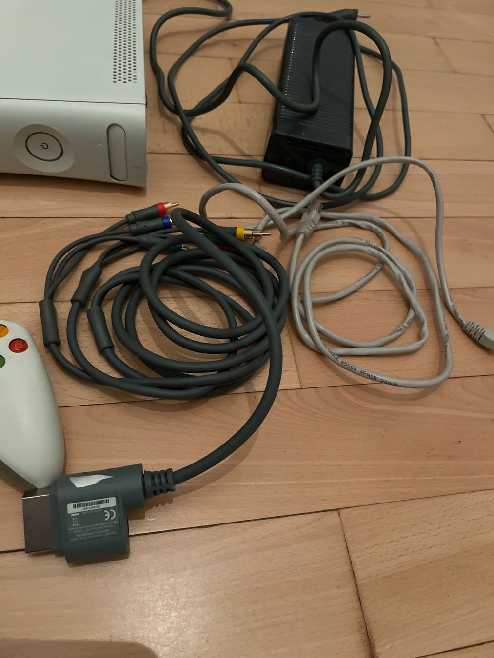 Microsoft Console: Xbox 360 Konsole mit 2 Controllern – Usato da Thun venduto da BanjoDan 4