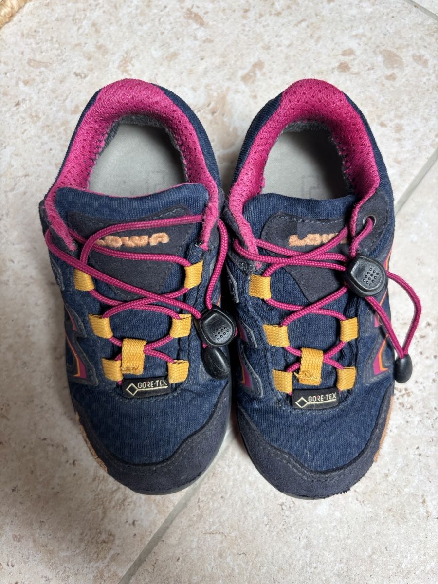 Lowa Chaussures hommes: Lowa Wanderschuhe Gore-Tex Kinder Grösse 25 – D'occasion à Ennetbaden par Cornelia119