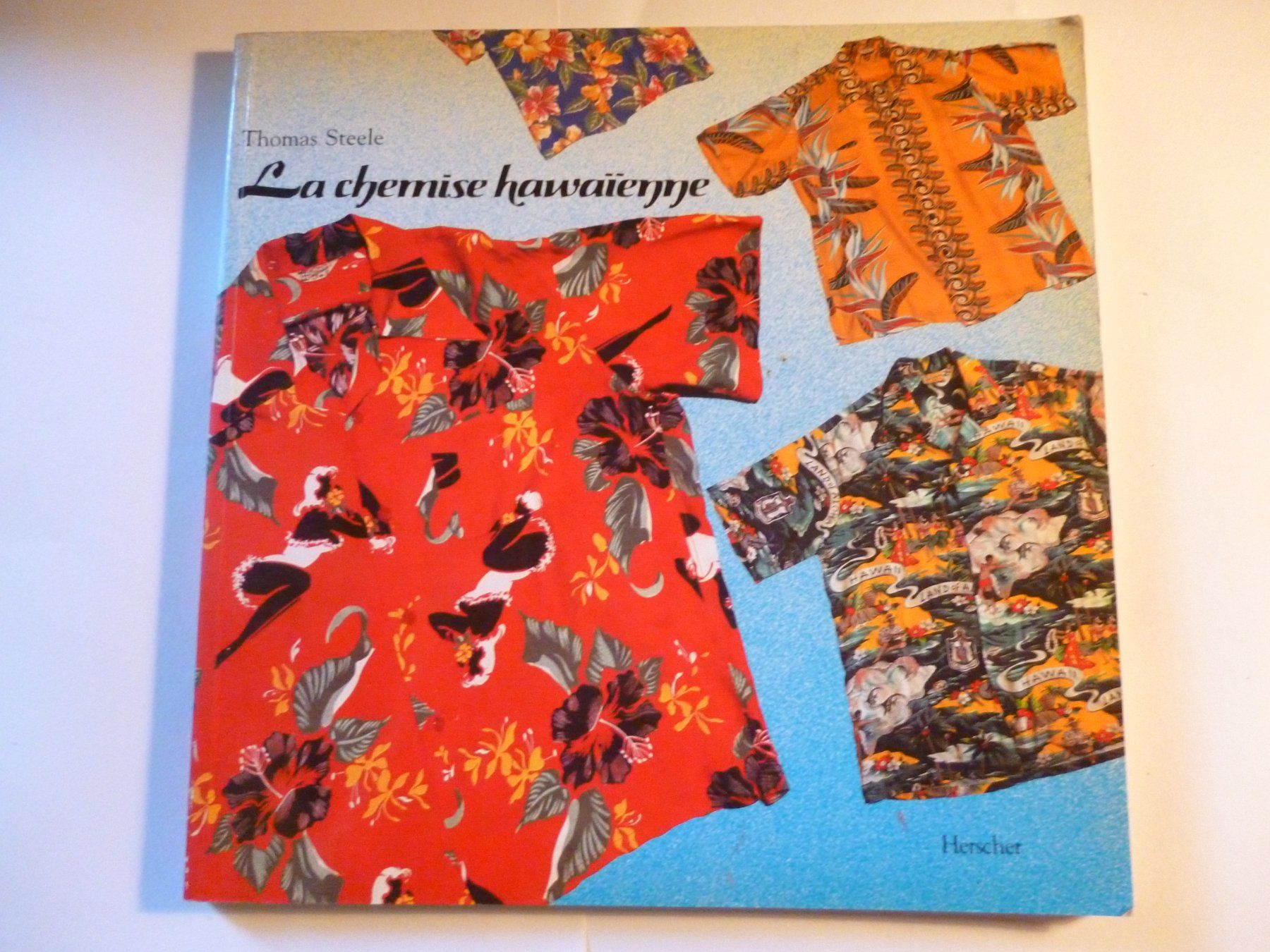 Libri: La chemise Hawaïenne par Thomas Steele – Usato da Montreux venduto da dodeskaden 1