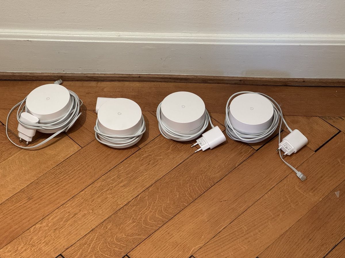 Modem & Router: Google Wifi 4 Stk. Router mit Netzteilen und 2x LAN-Kabel – Usato da Aarau venduto da hanswurst02