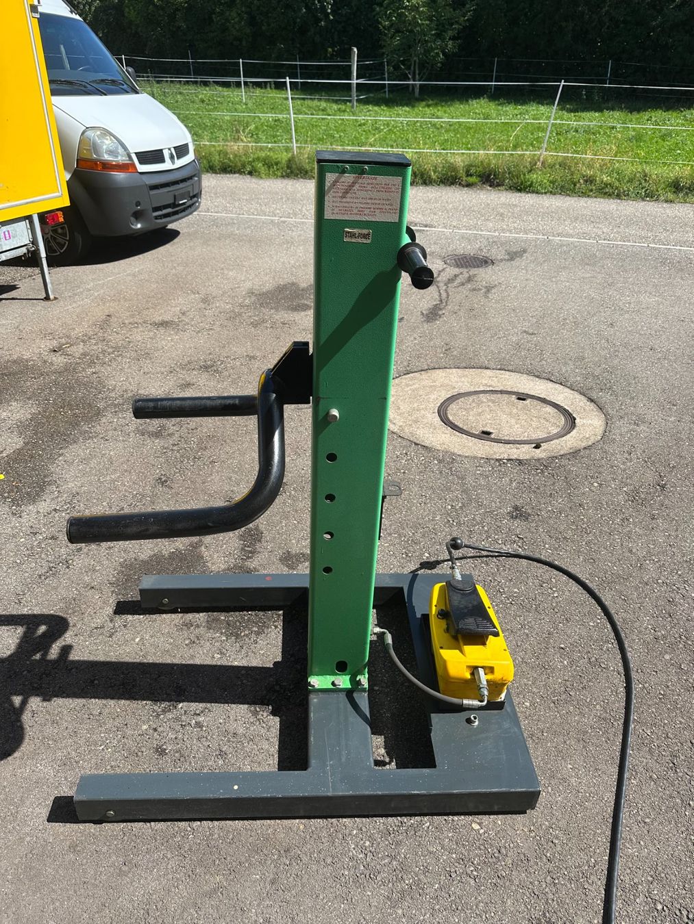 Piattaforme elevatrici & Crick: Fahrbarer Autohebelift – Usato da Dagmersellen venduto da heyv 4