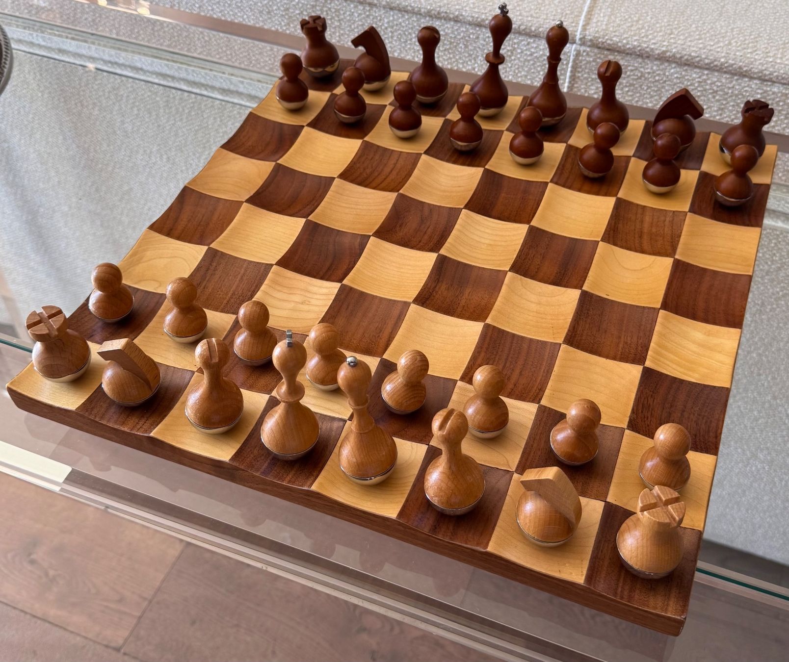 Jeux: Umbra Wobble Chess Set – D'occasion à Founex par jan_9tfz 2