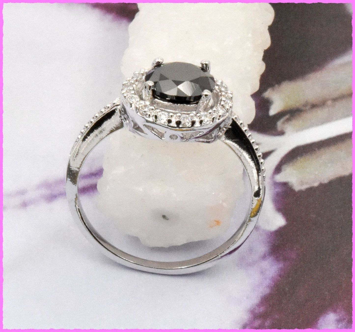Bagues: Bezaubernder Ring mit Zirkonia – Neuf avec emballage d'origine à Oberglatt ZH par Diamond-Girl 1