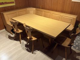 Eckbank mit Tisch