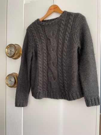 Toller grauer, warmer Pullover aus mischgewebe