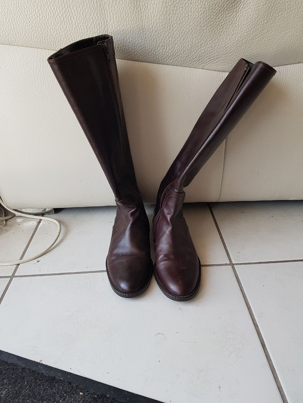 Scarpe da donna: bottes – Usato da Hermance venduto da Triplebizzo
