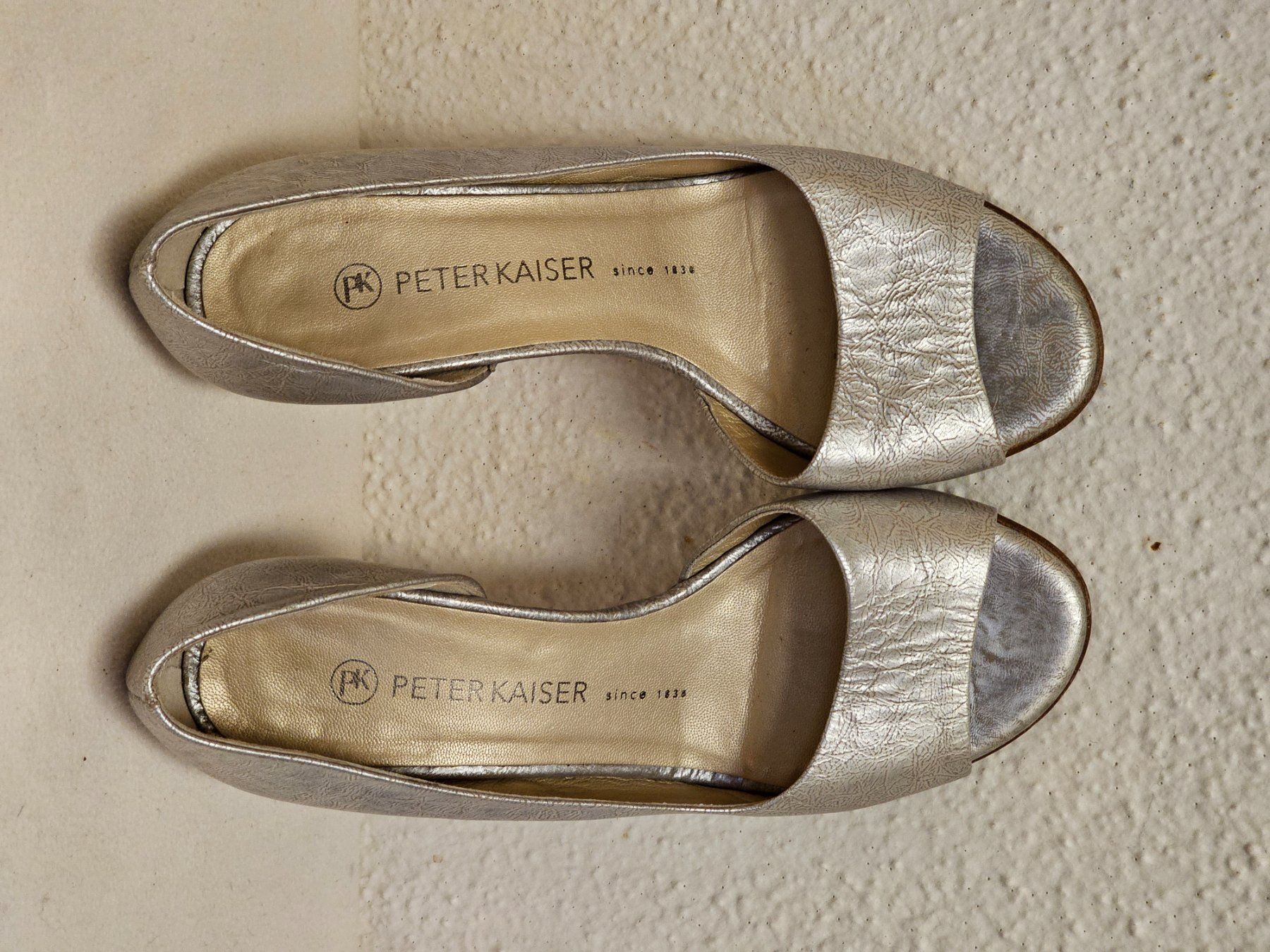 Kaiser Scarpe da donna: Peter Kaiser Damen Pumps Leder Silber Abendschuhe Gr.5 – Usato da Urdorf venduto da ole_mrp9 5