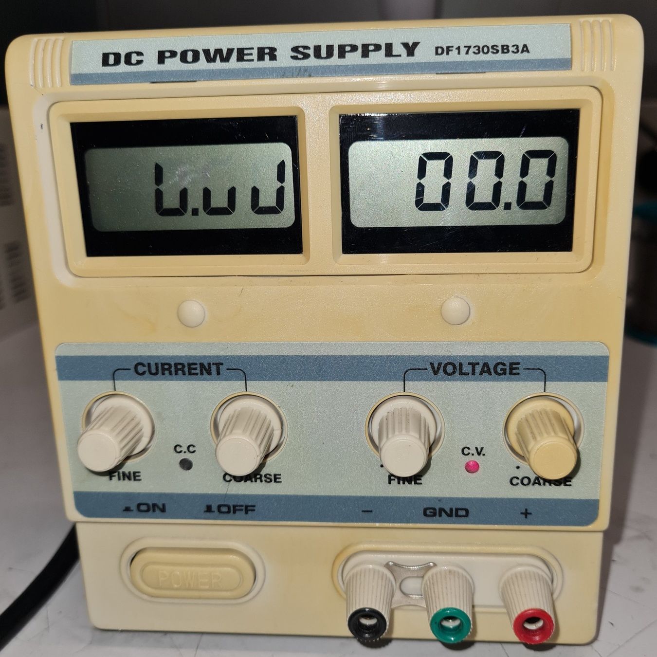 Elektrotechnik: Labornetzgerät DF1730SB3A, 0-30V, 0-3A – Gebraucht aus Horw von Arta20000 3