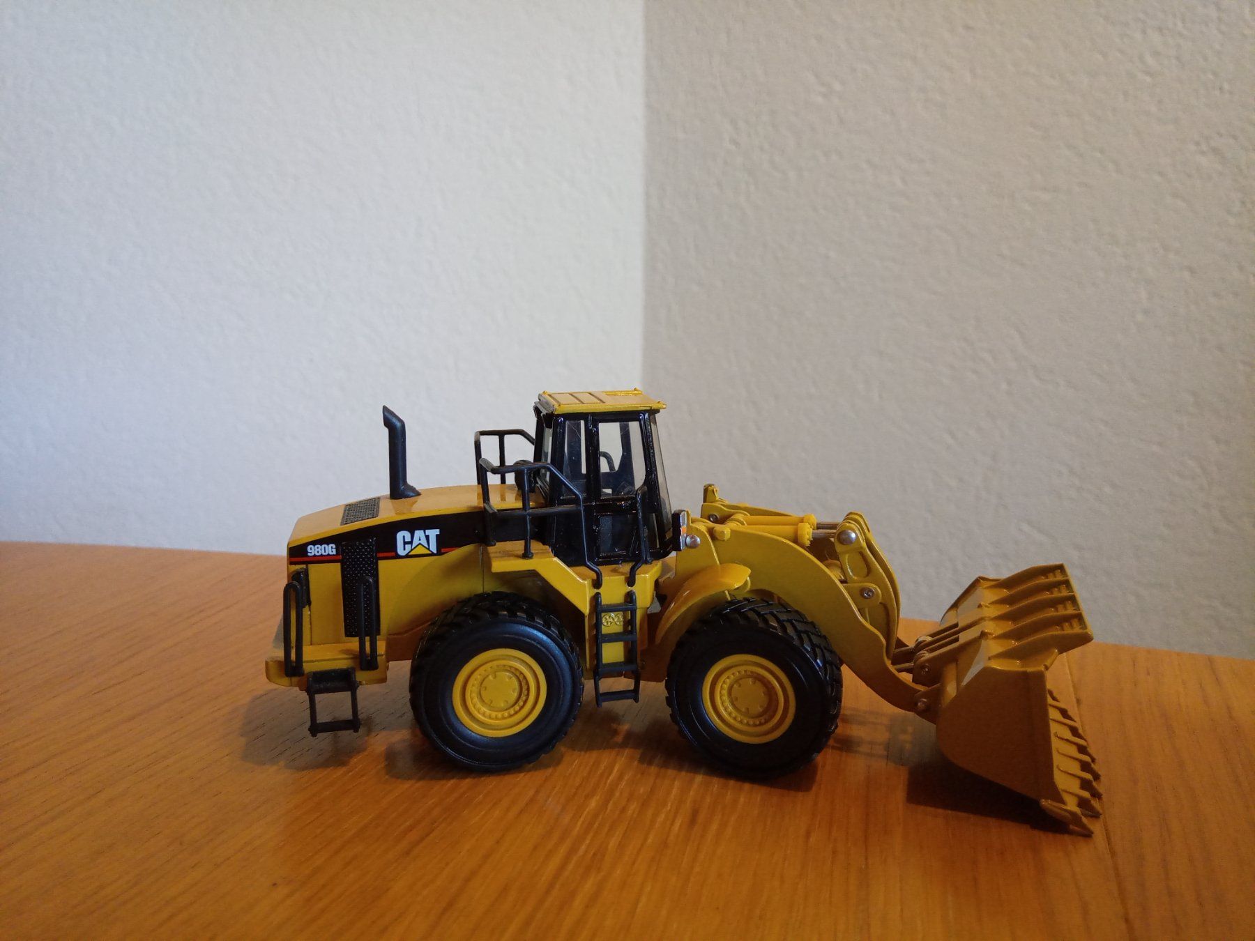 Caterpillar Kit di modellismo & Modellini statici: Caterpillar Modelle 980G und D11R – Usato da Hüttlingen venduto da chrastone 1