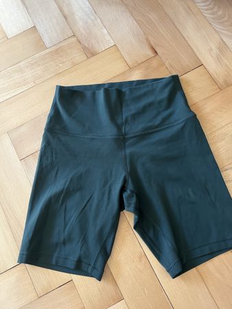 Lululemon Shorts Align olive grün Grösse 6 