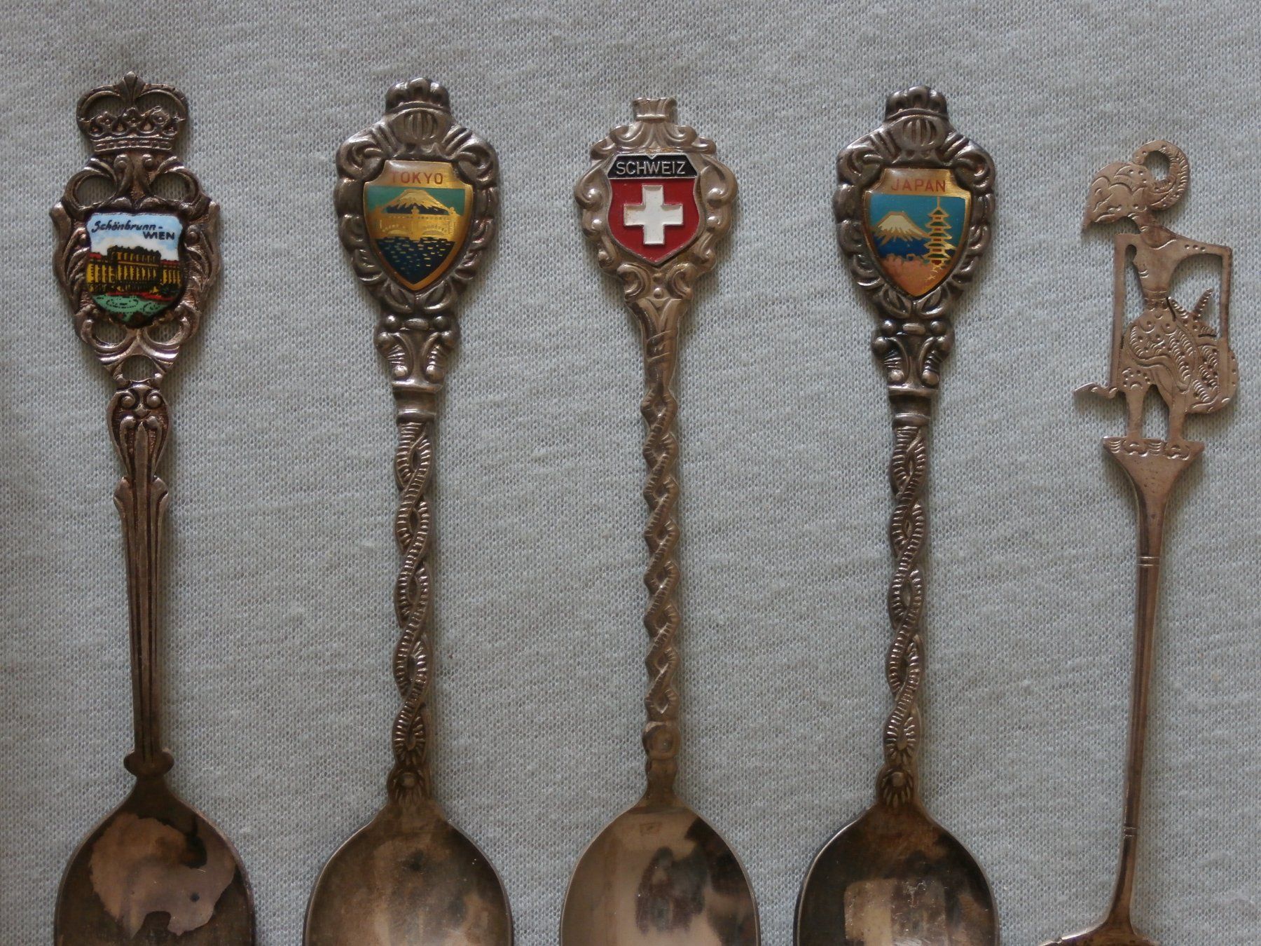 Cucchiai: 9 Souvenir Löffel wohl Blech Löffeli Paris – Usato da Zürich venduto da tiburzio 1