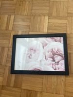 Dekoratives Wandbild mit Rosen im schwarzen Rahmen