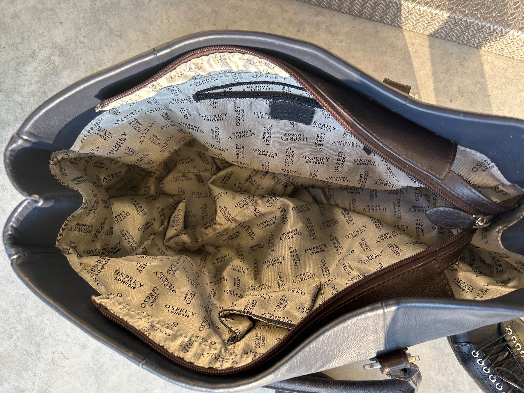Sacs femmes: Osprey Leder Tasche, dunkelblau, wenig getragen. – D'occasion à Feuerthalen par Anna_Swift 4