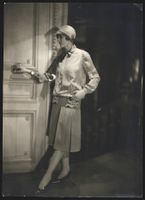 Fotografie Scaioni Paris, Elegante Dame 