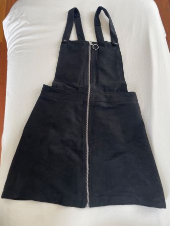 Latzrock H&M Divided schwarz Grösse 36 gebraucht