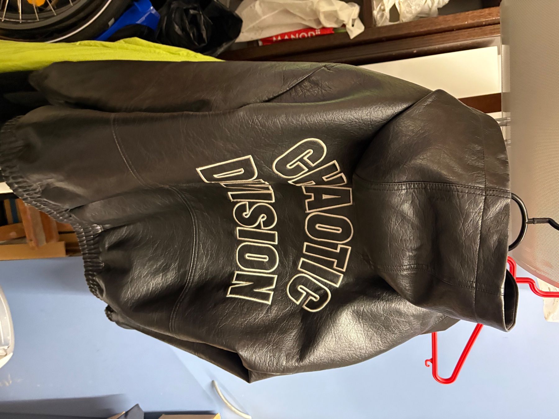 Giacche: Kunstleder Jacke mit Kapuze – Usato da Reinach BL venduto da aro_22f6 1