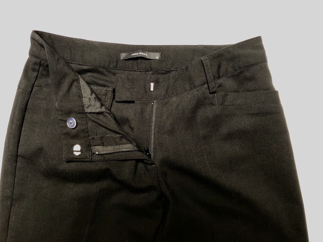 Vero Moda Pantaloni: VERO MODA, Stoffhose, schwarz, Gr. 36 – Nuovo (secondo la descrizione) da Basel venduto da Solaia28 3