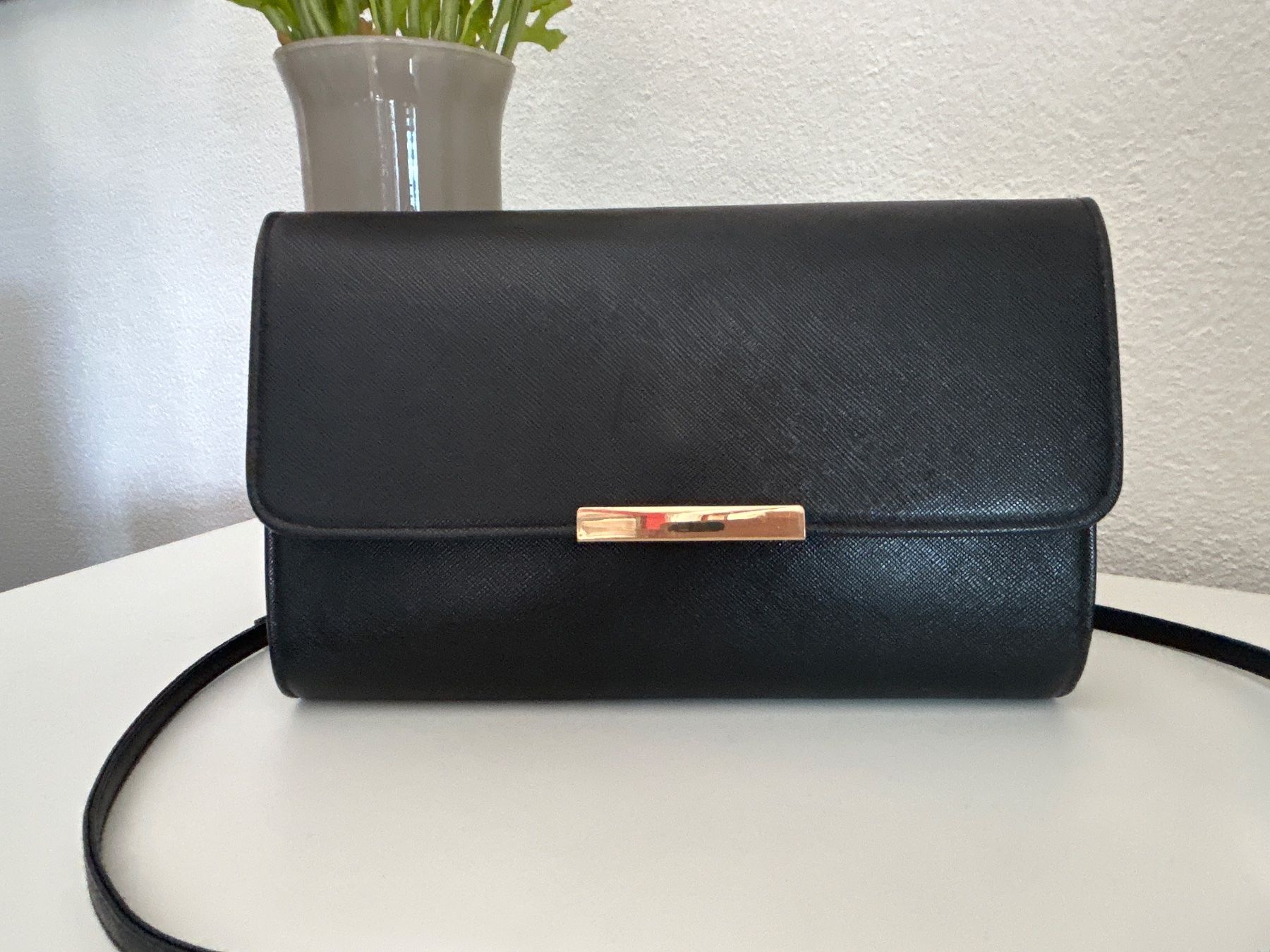 H&M Sacs femmes: Umhängetasche schwarz von H&M – D'occasion à Brunnen par Nala2929 1