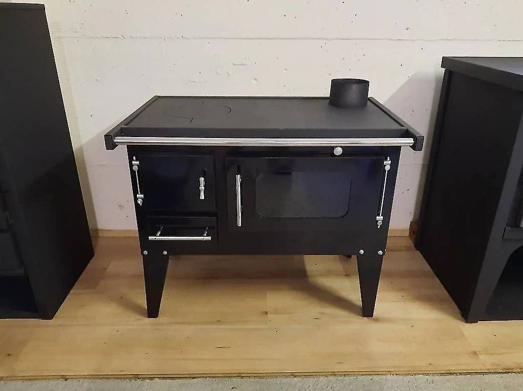 Herde: Poêle à bois / cuisinière Modèle : Kompakta. – Gebraucht aus Sion von Swissquali. 1