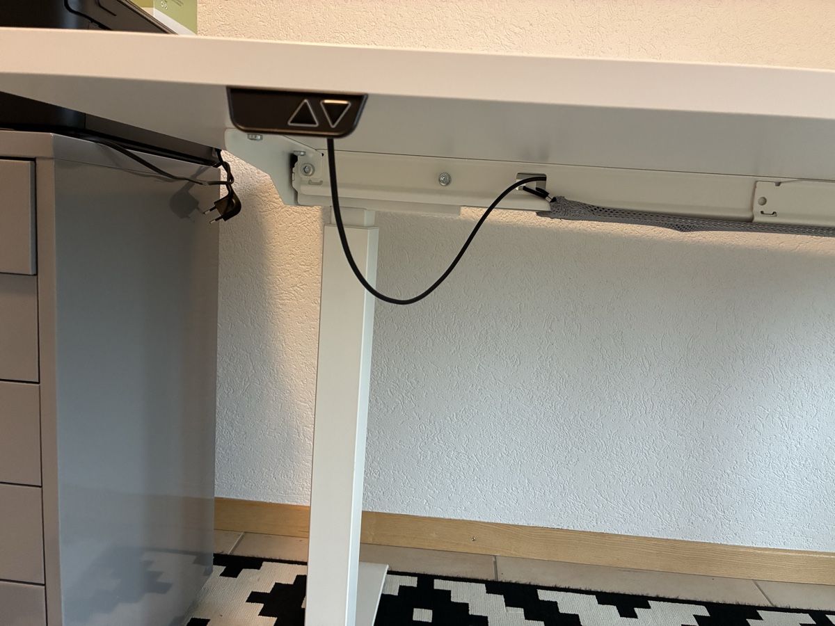 Schreibtische: Bureau assis-debout électrique – Gebraucht aus Eclépens von RCC1012 1
