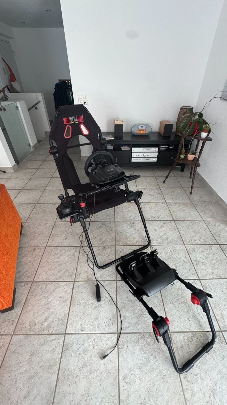 Manettes: Logitech G29 Driving Force mit Sitz – D'occasion à Ottenbach par Diezuercherin 4