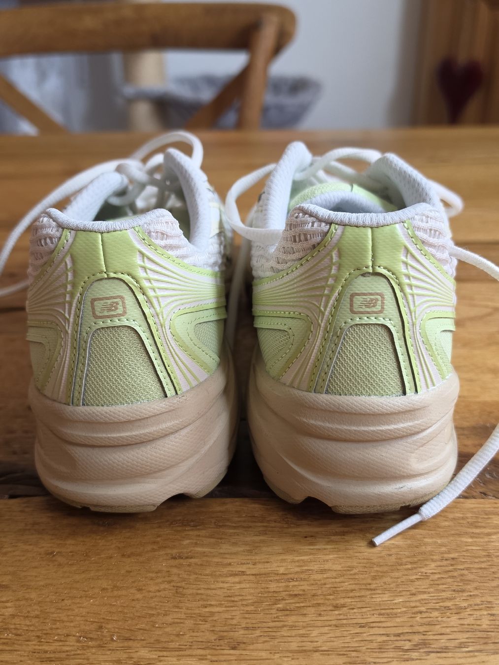 New Balance Scarpe da uomo: New Balance, beige-grün – Nuovo (secondo la descrizione) da Safenwil venduto da Flaboenel 2