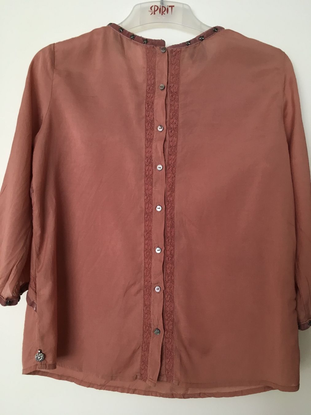 Maison Scotch Camicette: Maison Scotch, Bluse mit Nieten, Gr. S – Usato da Schlieren venduto da cotopaxi06 3