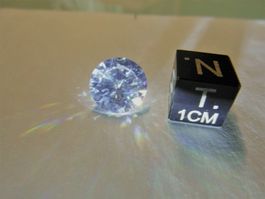 6.3ct Zirkonia mit 10mm  -  wie ein Brillant /  Diamant