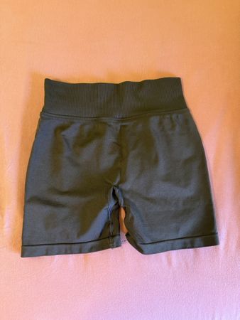 Teveo Statement Scrunch Shorts S