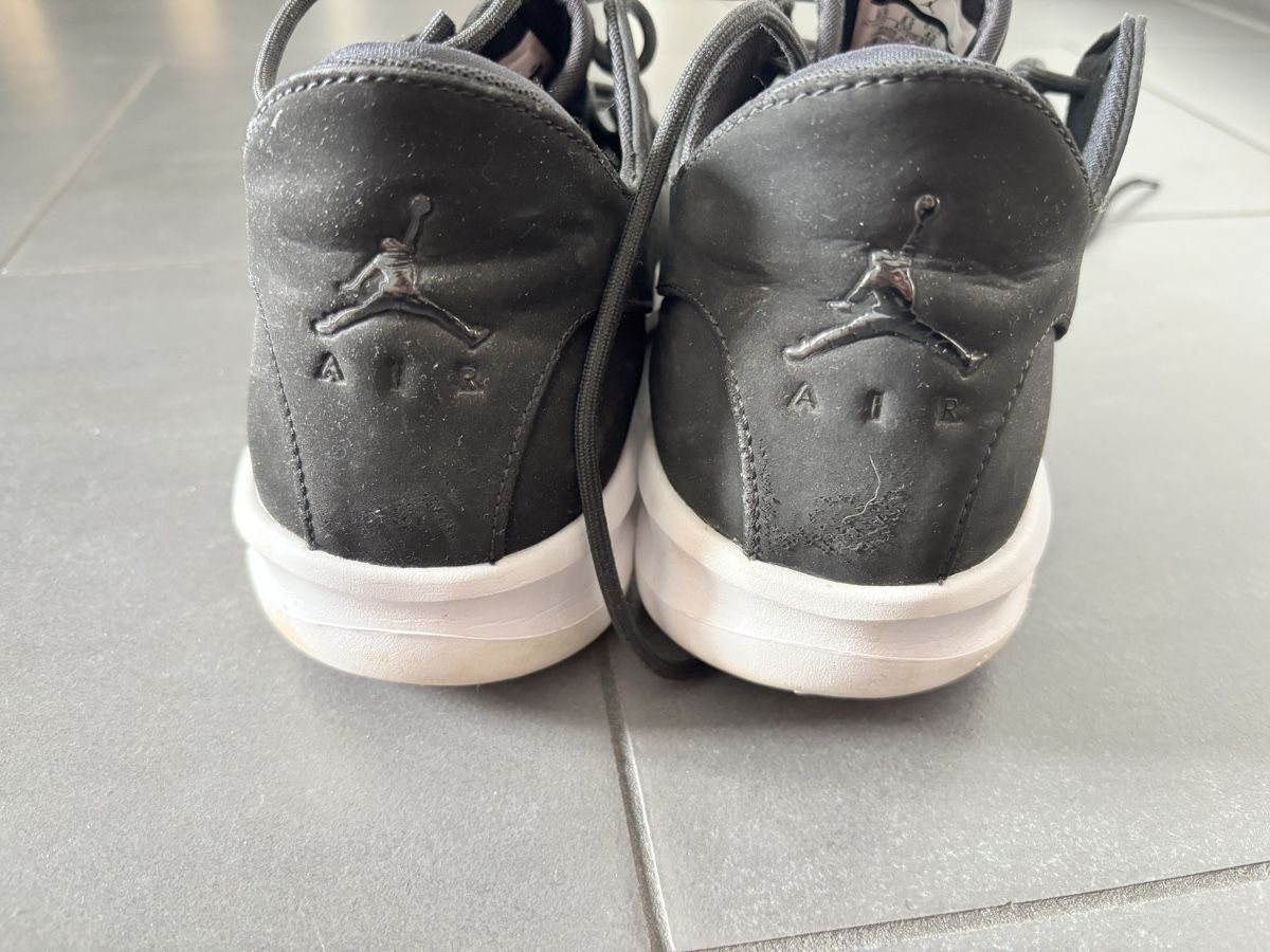 Jordan Scarpe da uomo: Jordan Flight Runner 2 Noir/Blanc, taille 43 – Usato da La Chaux-de-Fonds venduto da Elora237 3