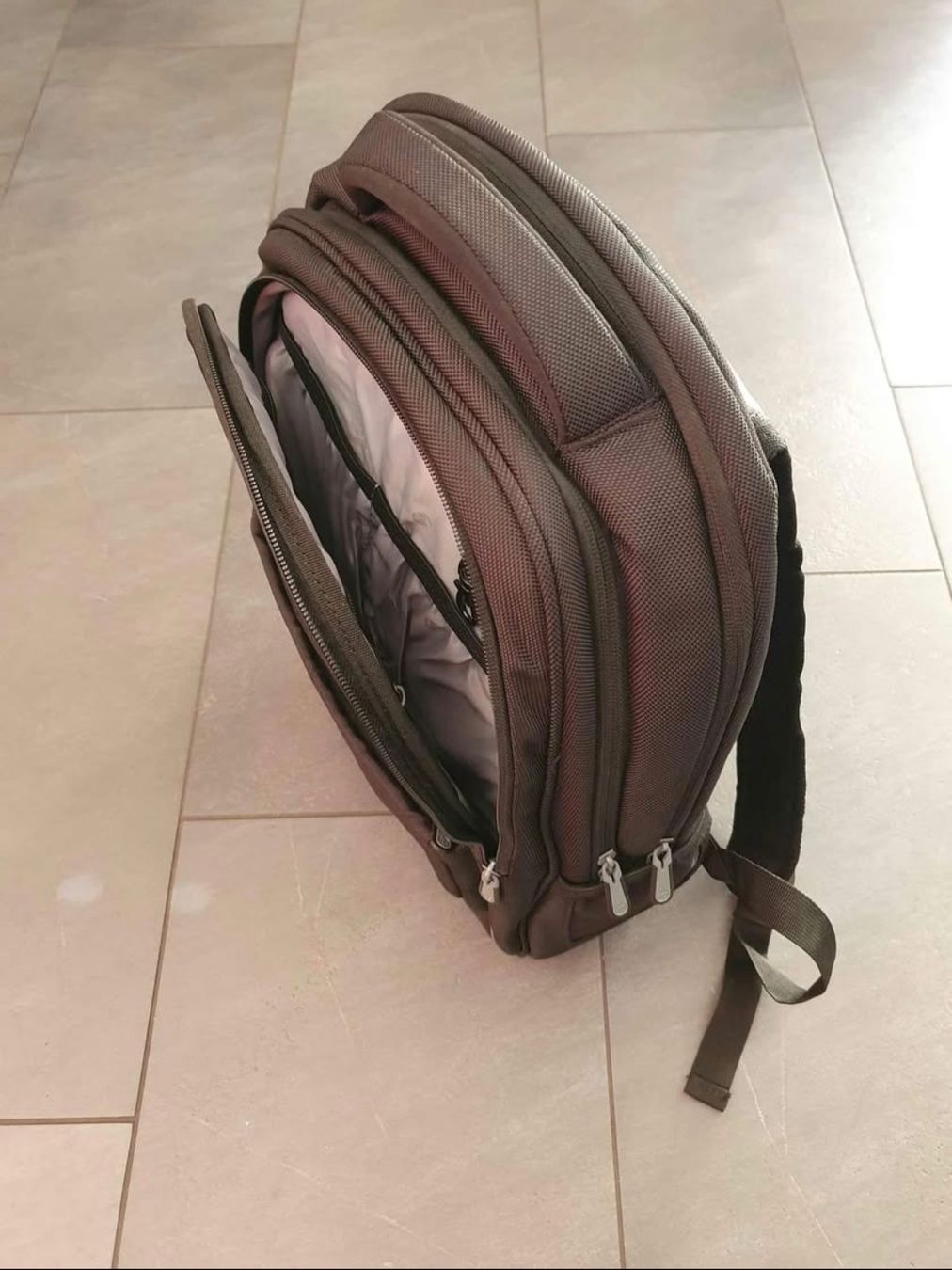 Zaini: Sac à dos PC portable HP 15,6" – Nuovo (secondo la descrizione) da Le Noirmont venduto da die_56yf 2