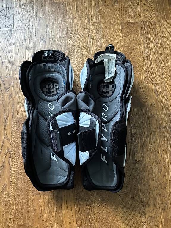 Schutz & Schoner: Bauer FlyPro Beinschoner Grösse INT 13" – Gebraucht aus Grindel von R_Pada 2