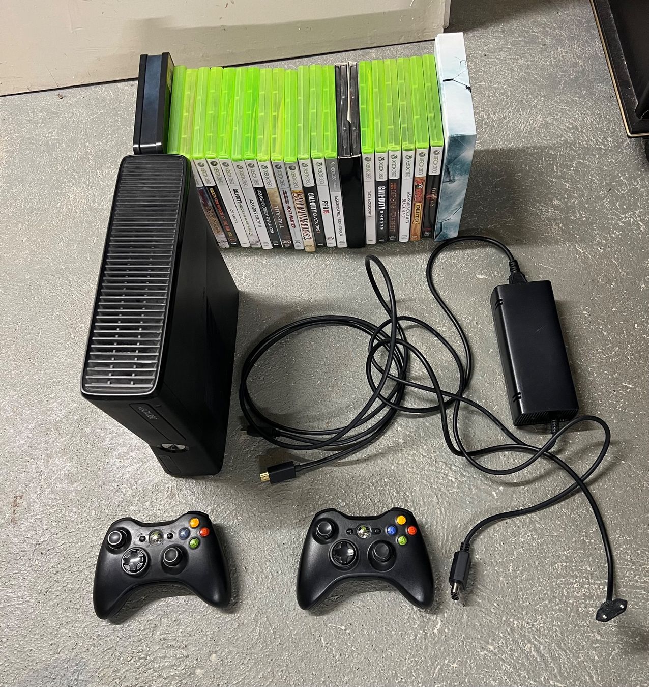 Microsoft Konsolen: Xbox 360 Konsole mit 2 Controllern inklusive Games – Gebraucht aus Reinach BL von Cermeto 1