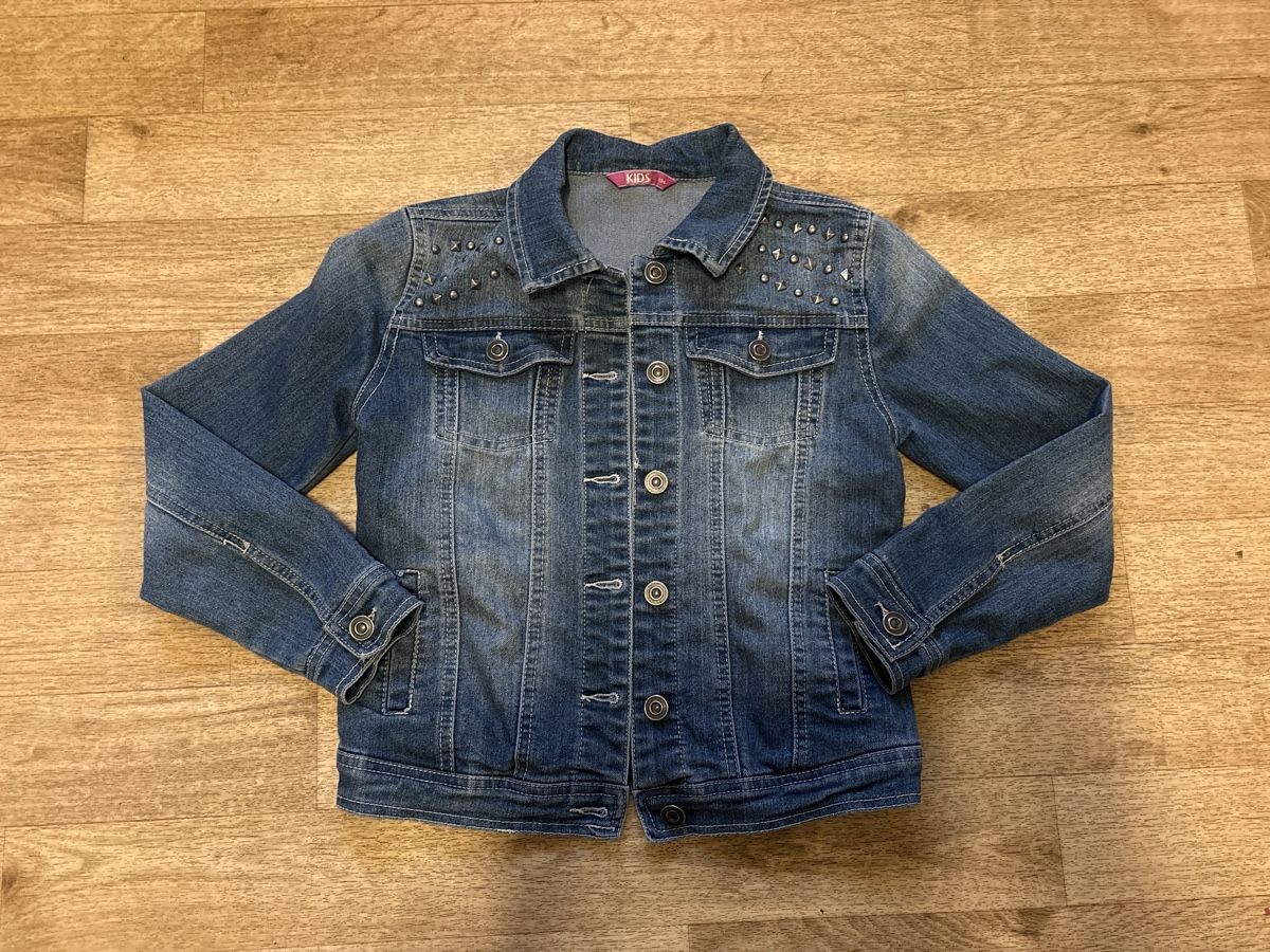 Pantaloni: Jeans Jacke Mädchen Grösse 134 – Usato da Neuenegg venduto da recob
