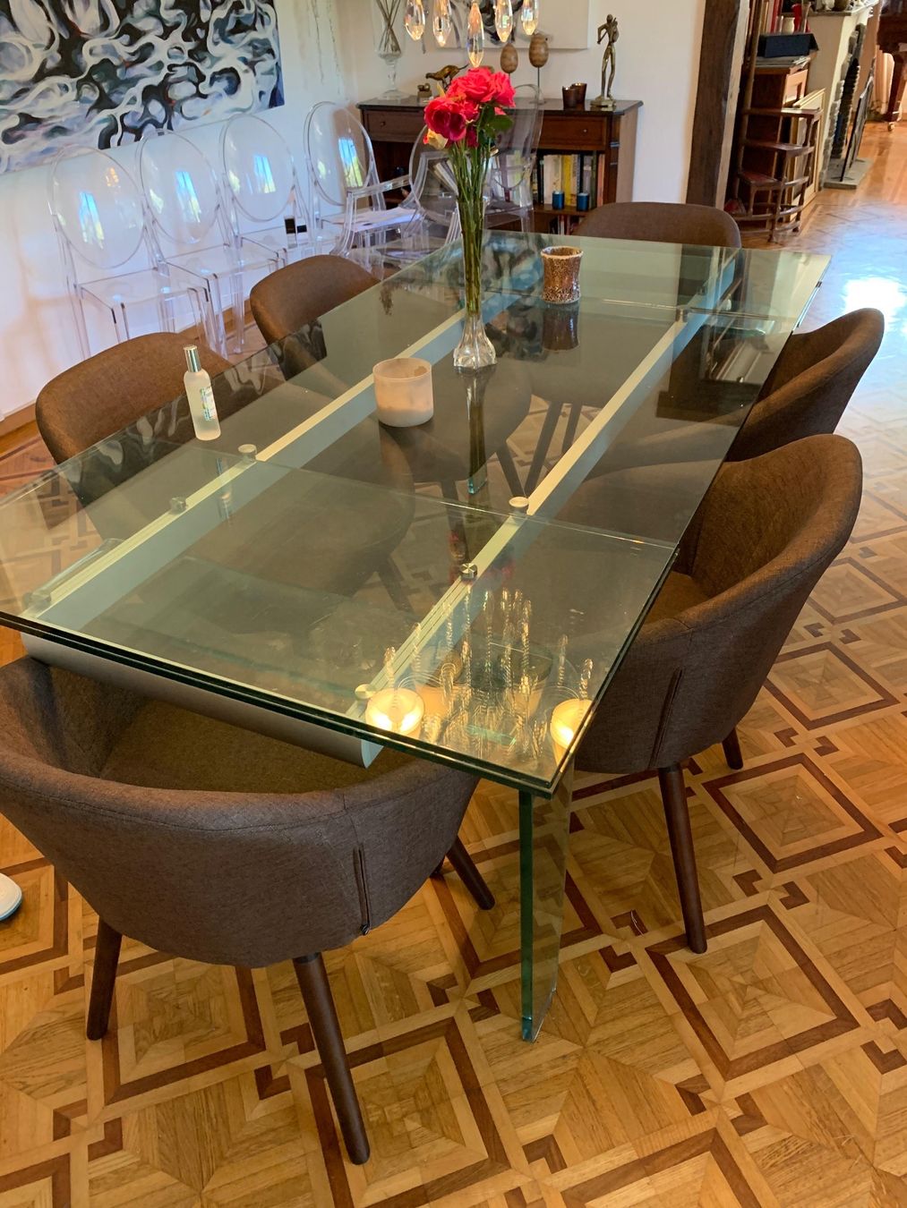 Set de table et chaises: Chaises/ Fauteuils de salle à manger – D'occasion à Chêne-Bourg par ell_6dnp