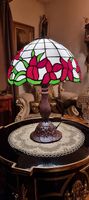 Wunderschöne Tiffany Lampe, Echtglas mit Tulpen