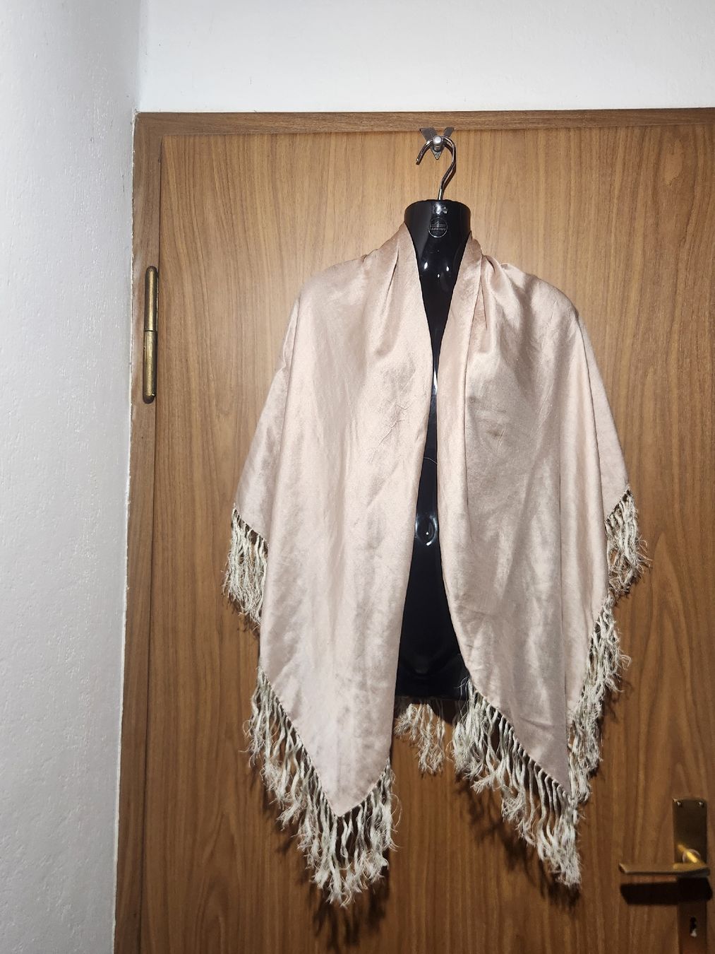Foulard & Sciarpe: Ecjarpe beige  soie chic avec franges – Usato da Niedergösgen venduto da Eva2410
