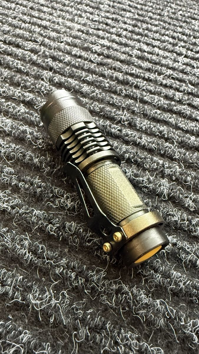 Lampade: Taschenlampe LED Defekt – Difettoso da Steg im Tösstal venduto da Beckerbande 2