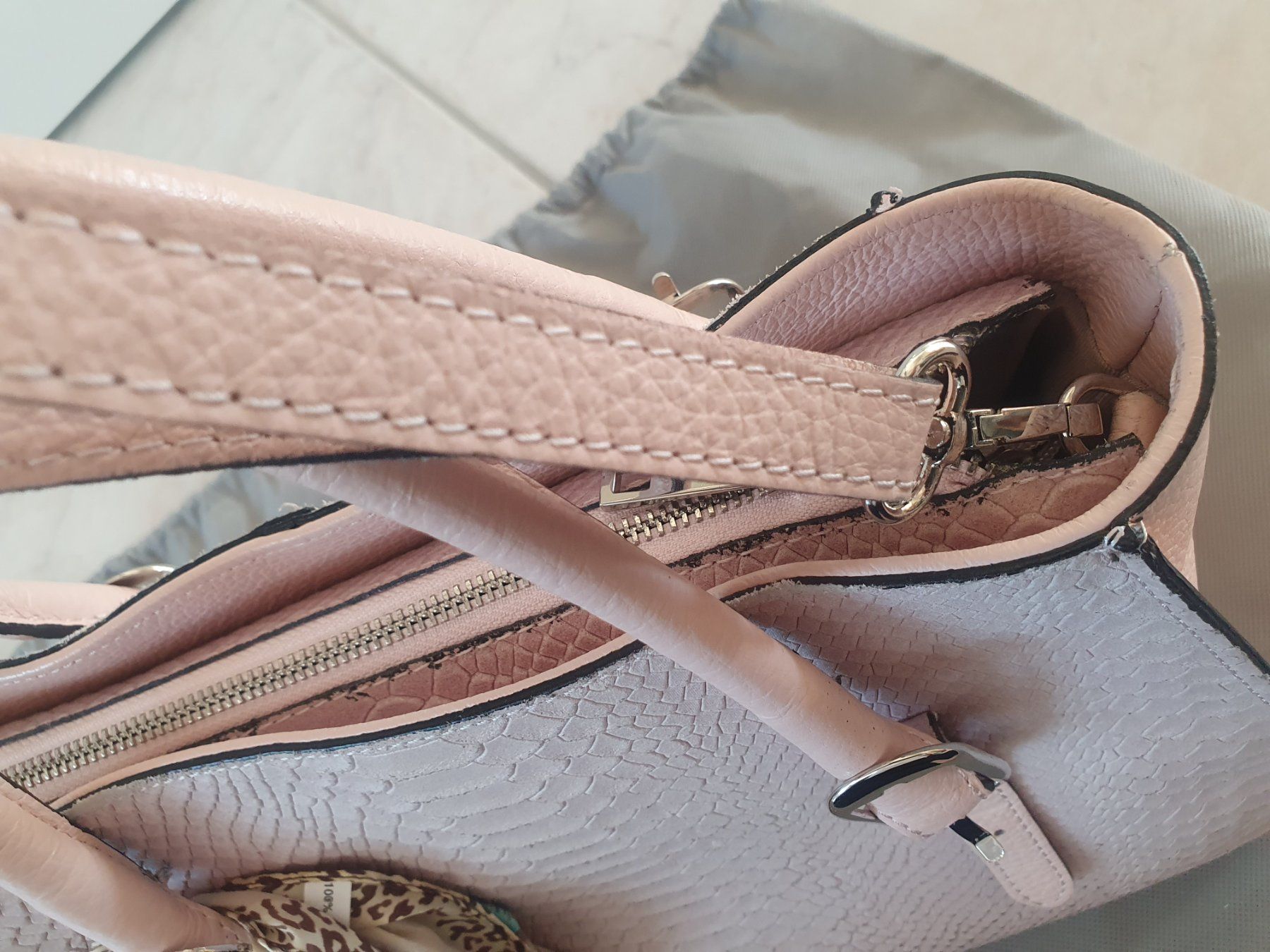 Borse da donna: Handtasche Leder Rosa mit Kroko-Optik – Usato da Möriken AG venduto da Xaendu 5