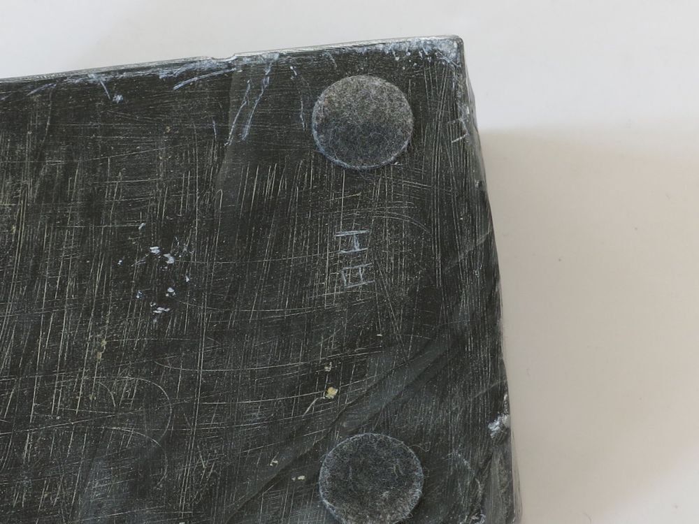 Portacenere: Cendrier en marbre noir brut – Usato da Neuchâtel venduto da heloisa 6
