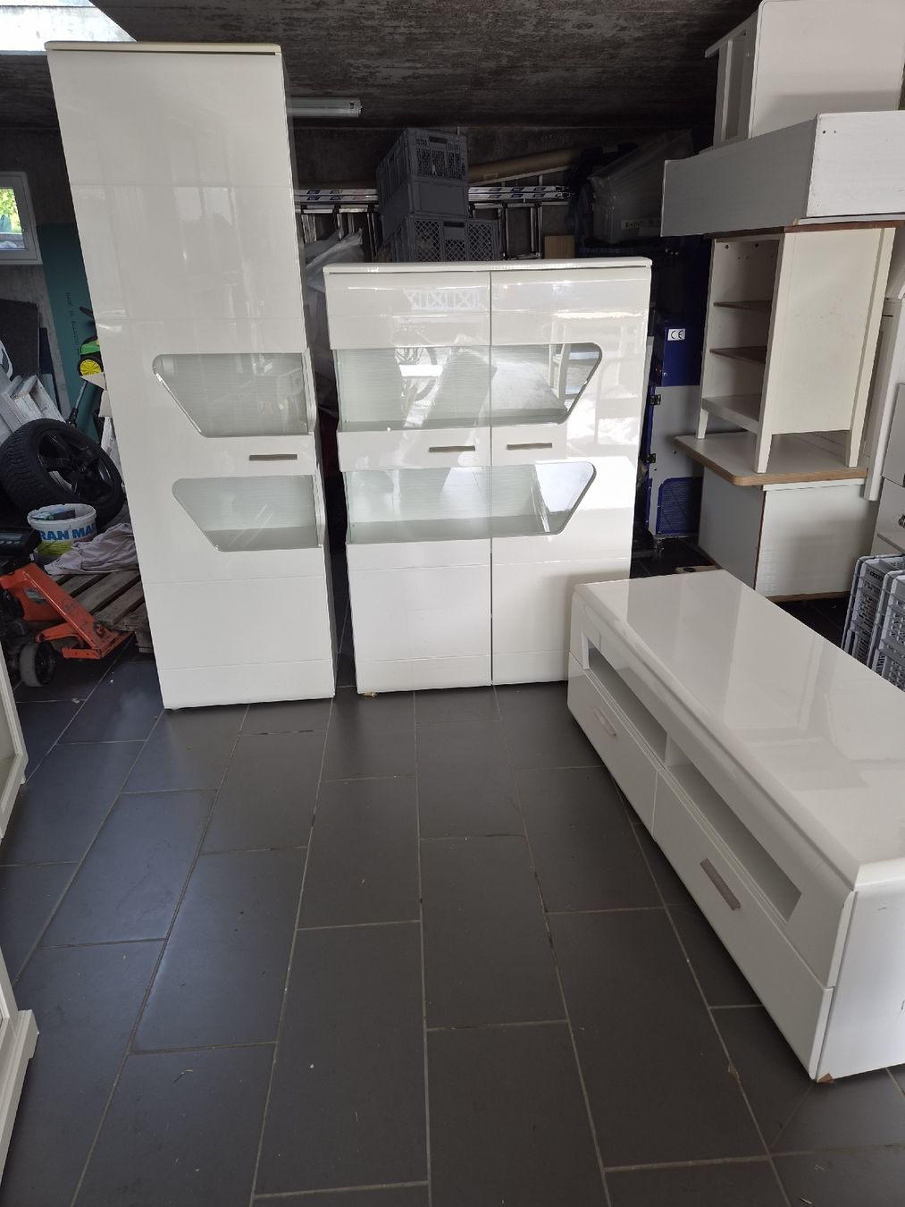 Vetrine: Forte Skyview Vitrine Fernsehmöbel Weiss – Usato da Dürrenäsch venduto da Uliu