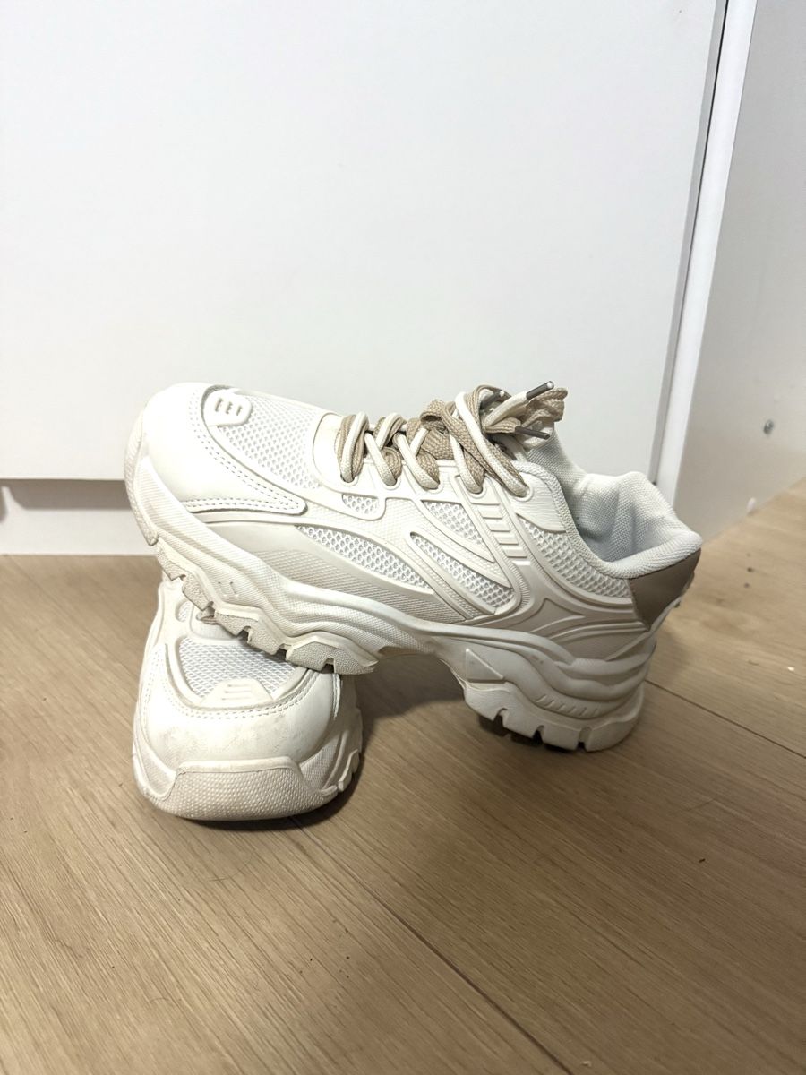 Damenschuhe: Sneaker Nr.38 – Gebraucht aus Locarno von Debi816