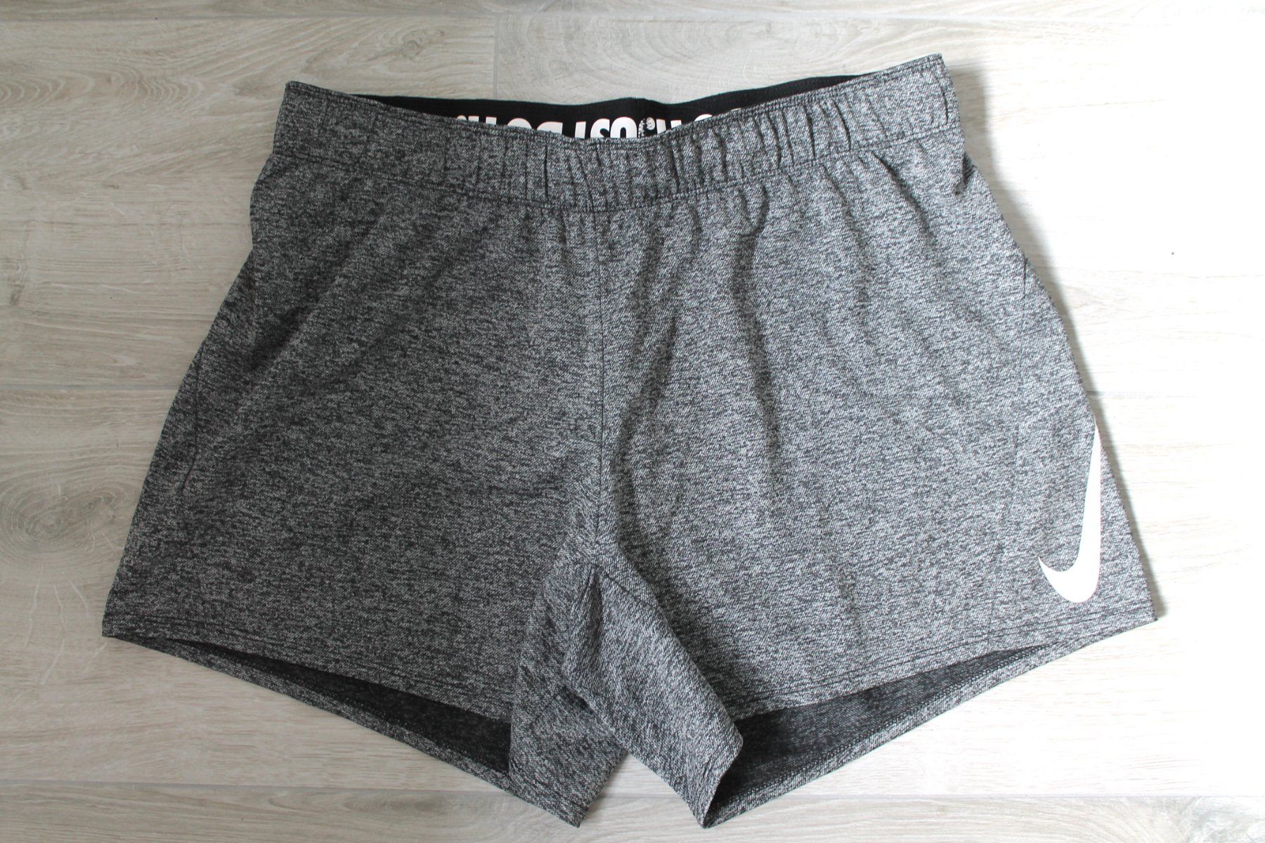 Nike Pantaloni: Short NIKE dri fit Just do it taille L – Usato da Chez-le-Bart venduto da jasse