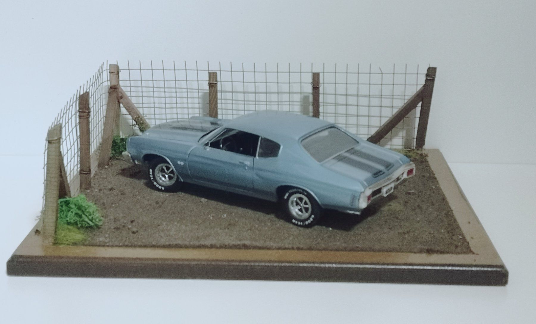 Modellbausätze & Standmodelle: 1:18 Diorama (ohne Auto) – Gebraucht aus Niederbipp von kevintifu20 1