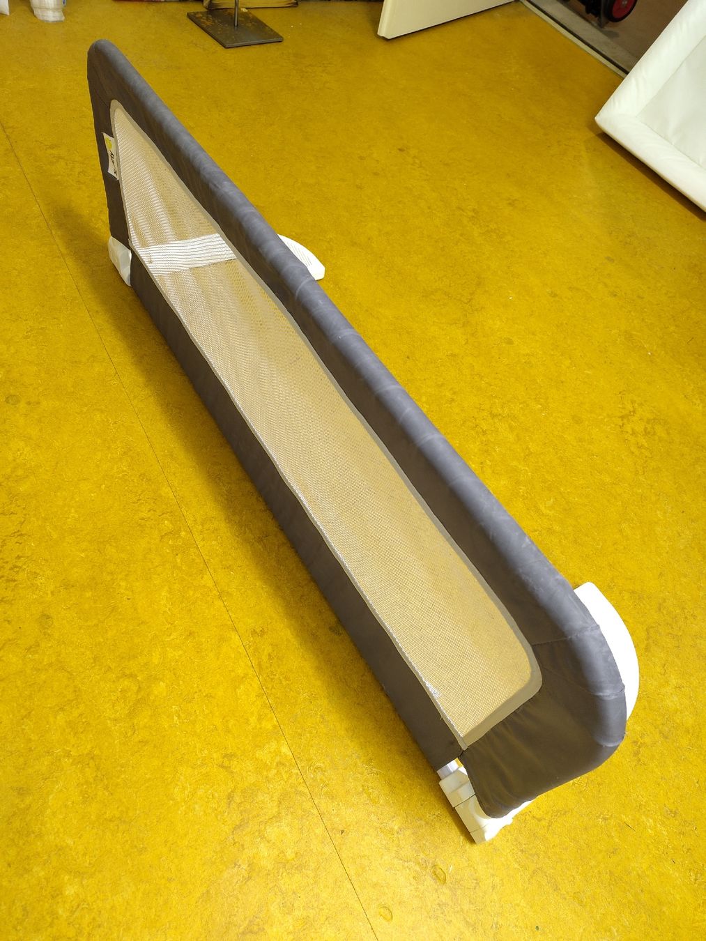 Box & Barriere di sicurezza: Bettgitter Safety 1st grau klappba – Usato da Suhr venduto da Matzge 2