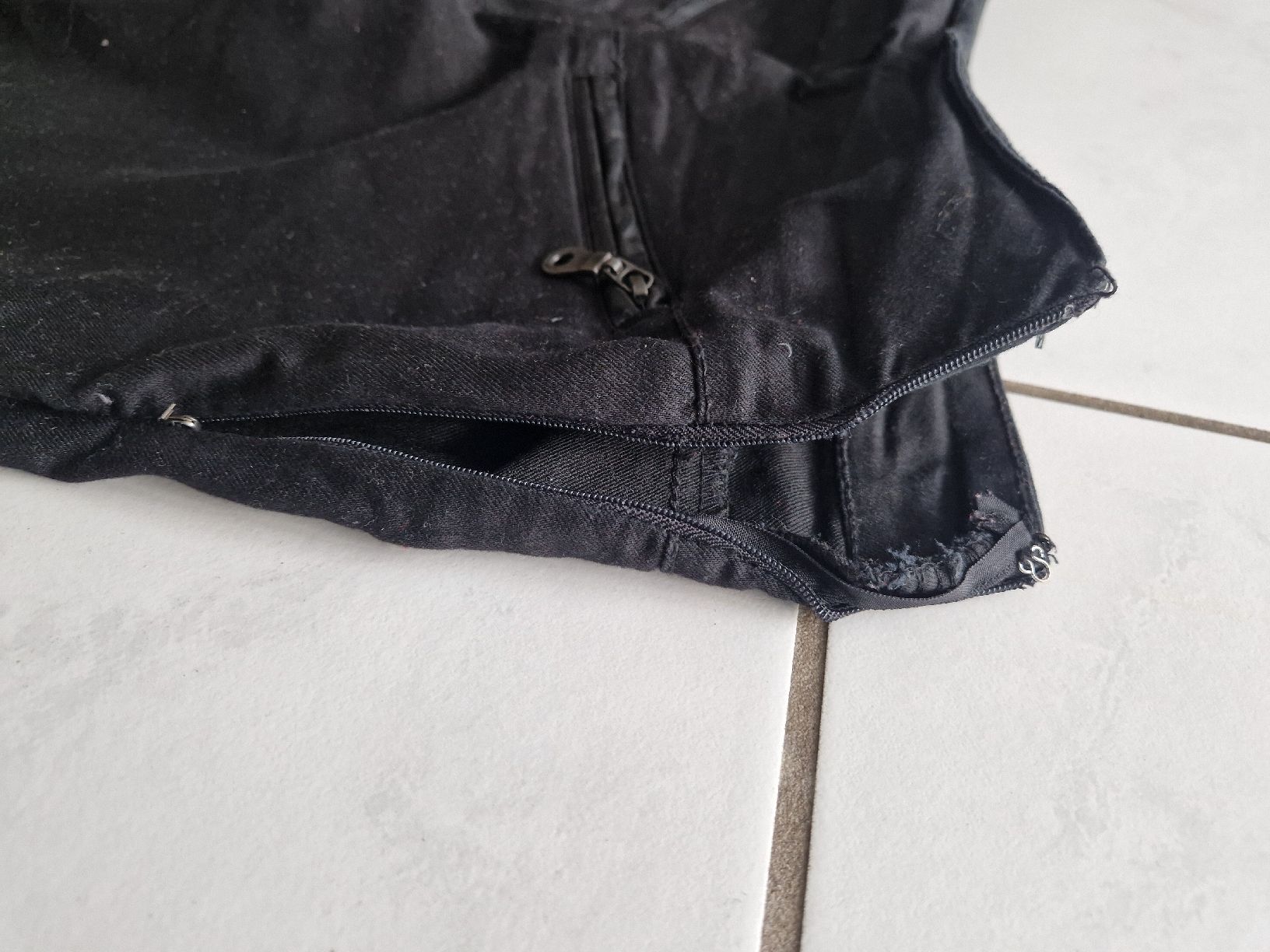 Pantaloni: Amisu Pants Black Slim Fit  – Usato da Bassersdorf venduto da DonSolo 6