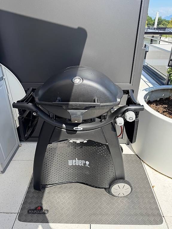 Grils: Barbecue Weber Q3000 – D'occasion à Yens par GIPE