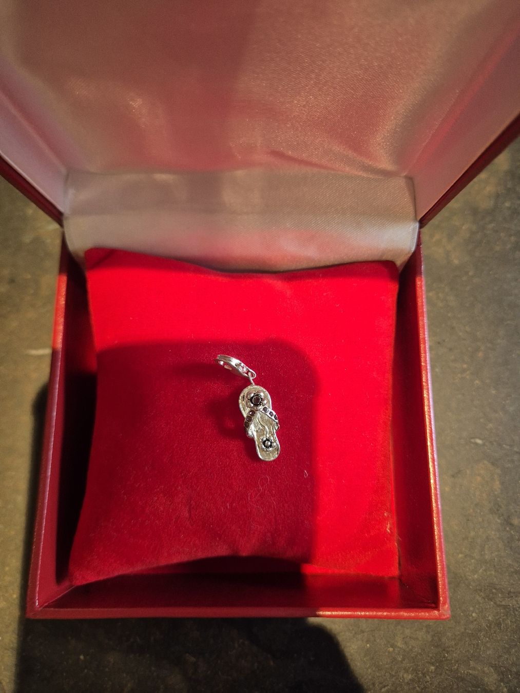 Ciondoli: Charm Anhänger Flip Flop – Nuovo e nell'imballaggio originale da Kollbrunn venduto da guernsey11 2