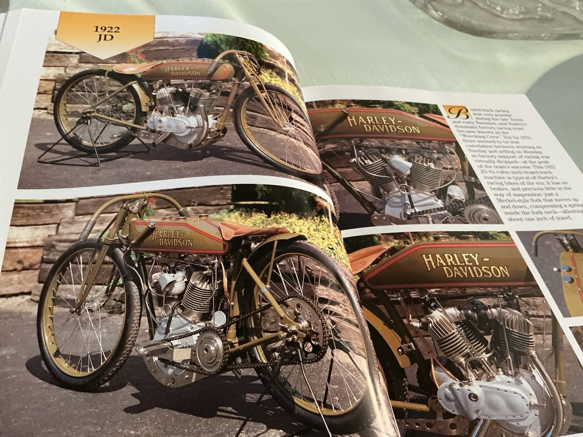 Libri: Harley-Davidson Chronicle Buch Doug Mitchel Top Zustand – Nuovo (secondo la descrizione) da Wettingen venduto da Andres54 4