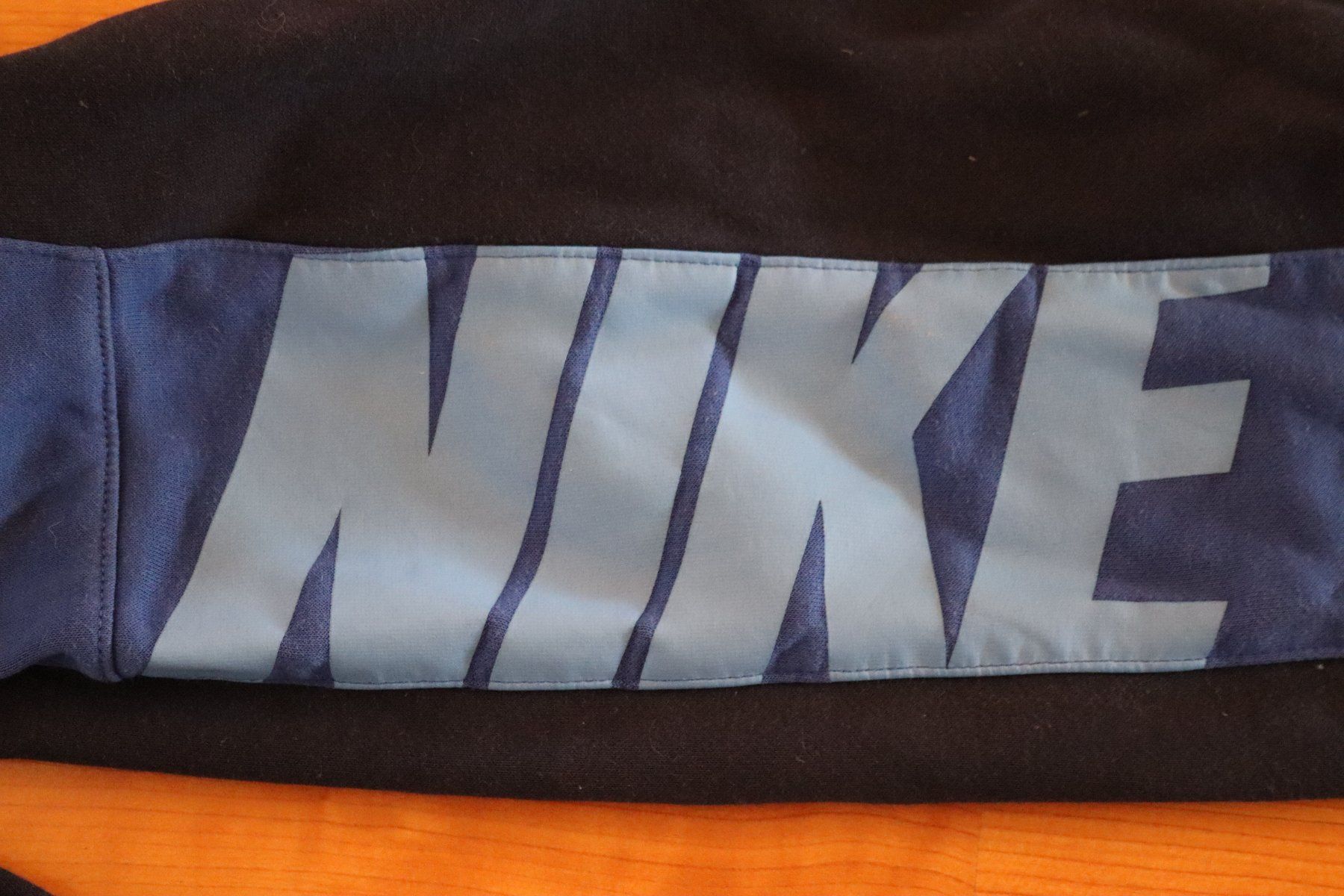 Nike Pantaloni: marine Sporthose von Nike Gr. 164 – Usato da Wenslingen venduto da Strick4Alpaca 1